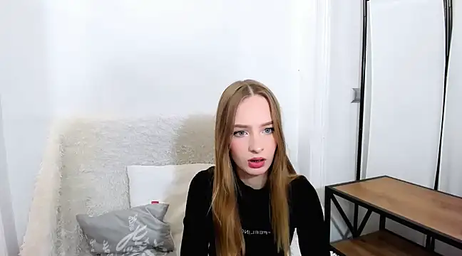 Snapshot of LilaGold chatting on December 6, 2024, 7:34 pm LilaGold online show from December 6, 2024, 7:34 pm