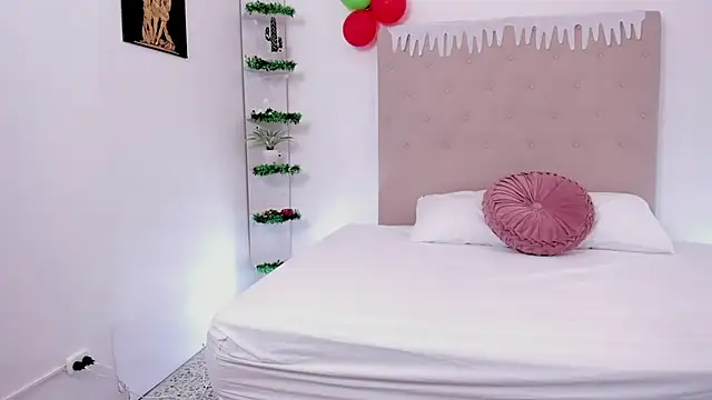 Alena Hegmann online show from December 9, 2024, 6:46 pm