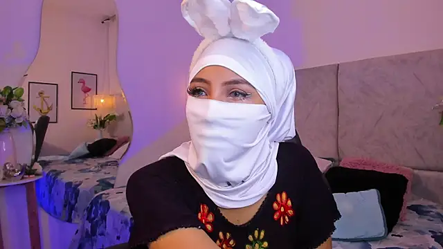 naomiii   online show from November 3, 2025, 11:55 am