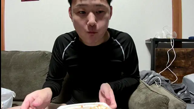 Snapshot of tuki_fu chatting on February 11, 2025, 12:16 pm tuki fu online show from February 11, 2025, 12:16 pm