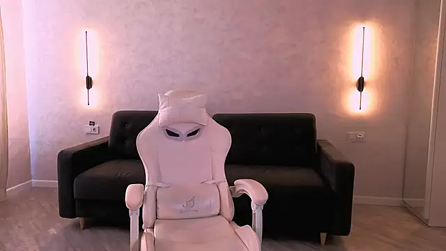 EmmaKeam online show from April 3, 2026, 6:22 am