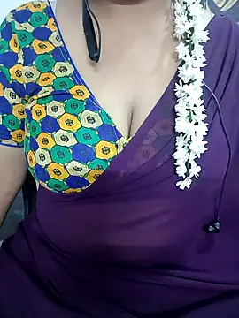 Snapshot of Yours_Radika chatting on December 9, 2024, 3:54 pm Yours Radika online show from December 9, 2024, 3:54 pm