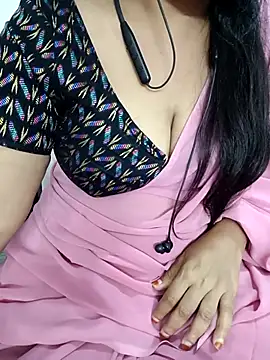 Snapshot of Yours_Radika chatting on December 29, 2024, 7:32 pm Yours Radika online show from December 29, 2024, 7:32 pm