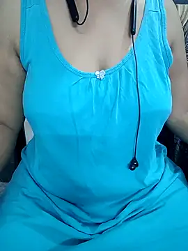 Snapshot of Yours_Radika chatting on January 13, 2025, 12:41 am Yours Radika online show from January 13, 2025, 12:41 am