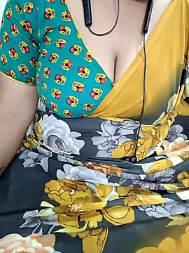 Snapshot of Yours_Radika chatting on January 31, 2025, 1:56 pm Yours Radika online show from January 31, 2025, 1:56 pm