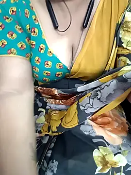 Snapshot of Yours_Radika chatting on February 5, 2025, 6:59 pm Yours Radika online show from February 5, 2025, 6:59 pm