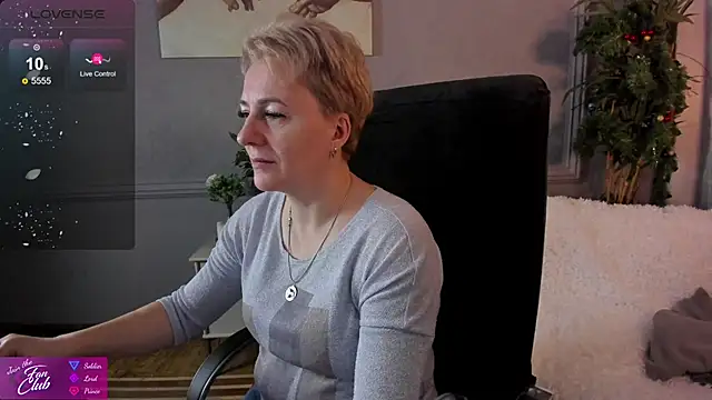 Nika Smit online show from December 15, 2024, 5:02 am