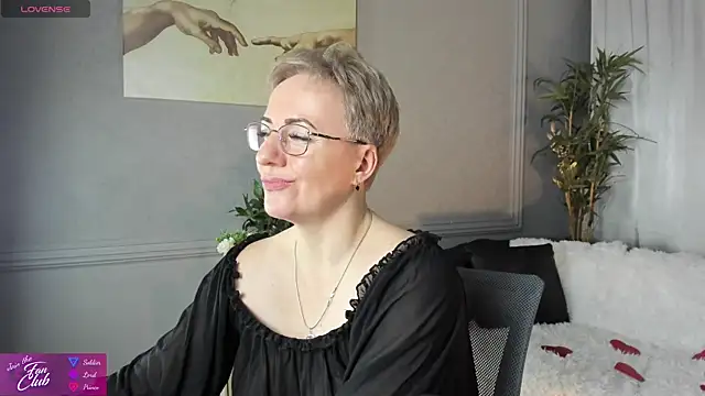 Nika Smit online show from February 14, 2025, 2:33 pm