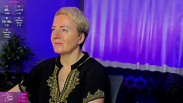 Nika Smit online show from September 19, 2025, 4:58 am