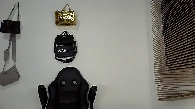 bigcrisblack online show from September 28, 2025, 12:27 am