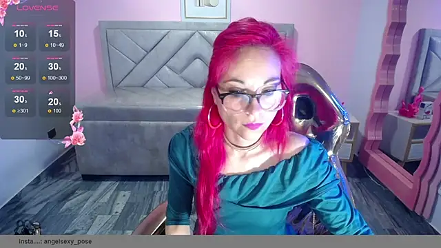 abril ch  online show from December 5, 2025, 10:46 am