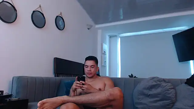 estebandelouis online show from March 3, 2025, 1:42 pm