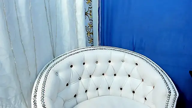 Snapshot of Analia18_ chatting on February 4, 2025, 12:00 pm Analia18 online show from February 4, 2025, 12:00 pm