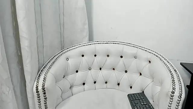 Snapshot of Analia18_ chatting on February 26, 2025, 12:58 pm Analia18 online show from February 26, 2025, 12:58 pm