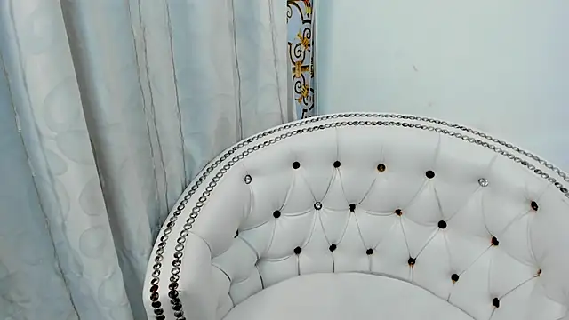 Snapshot of Analia18_ chatting on March 9, 2025, 4:22 pm Analia18 online show from March 9, 2025, 4:22 pm