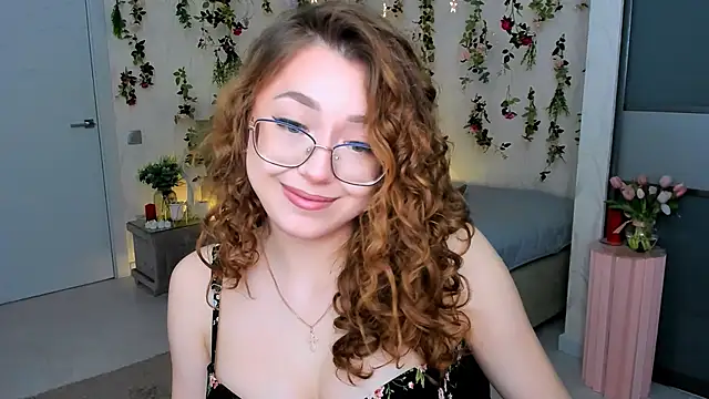 Snapshot of SereneFlame chatting on May 7, 2026, 7:52 pm SereneFlame online show from May 7, 2026, 7:52 pm
