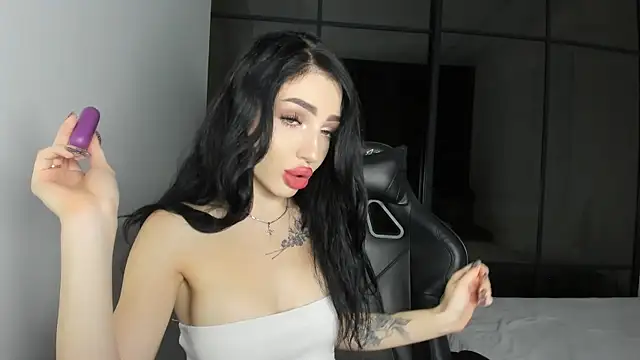 NancyLovee  online show from September 24, 2025, 1:25 pm