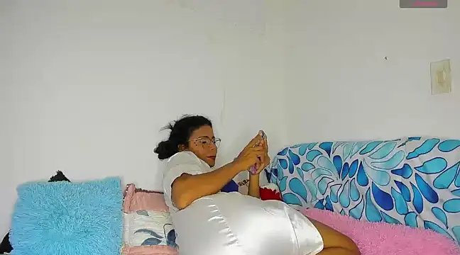 Snapshot of Nenita_Hot_ chatting on March 14, 2025, 12:43 am Nenita Hot  online show from March 14, 2025, 12:43 am