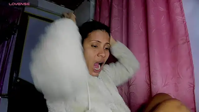 Snapshot of Nenita_Hot_ chatting on September 24, 2025, 3:21 am Nenita Hot  online show from September 24, 2025, 3:21 am