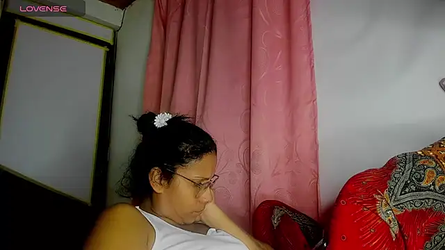 Snapshot of Nenita_Hot_ chatting on October 15, 2025, 11:38 pm Nenita Hot  online show from October 15, 2025, 11:38 pm