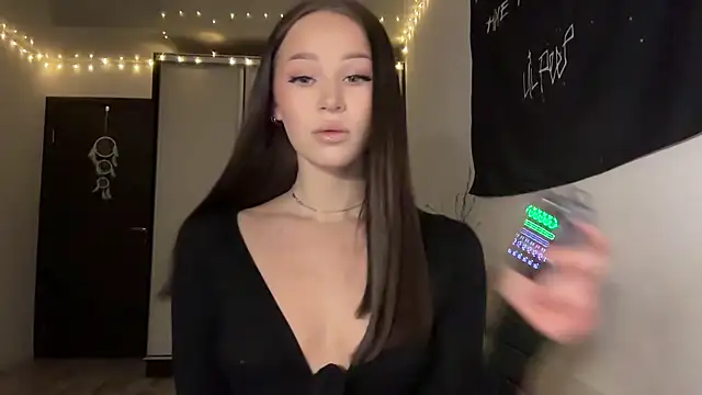 ur molly online show from March 24, 2026, 12:43 pm