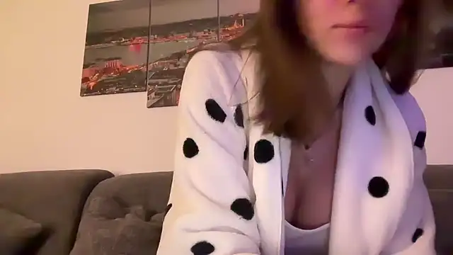 EmilyWi  online show from October 17, 2025, 5:04 pm