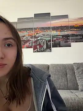 EmilyWi  online show from November 14, 2025, 1:43 pm