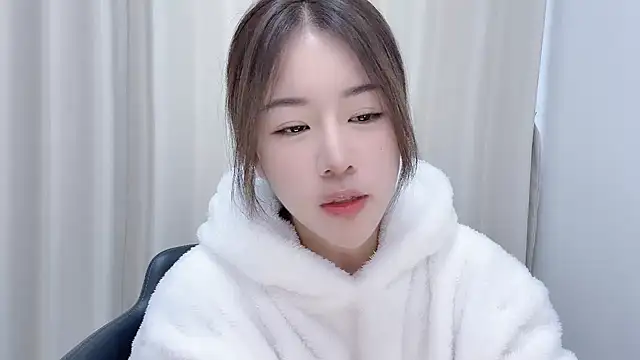 chloe-01 online show from December 6, 2024, 4:14 am