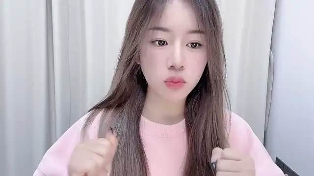 chloe-01 online show from December 9, 2024, 12:19 pm