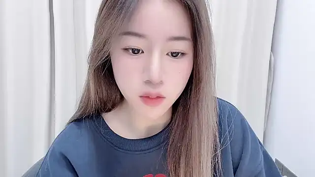 chloe-01 online show from December 11, 2024, 12:23 pm