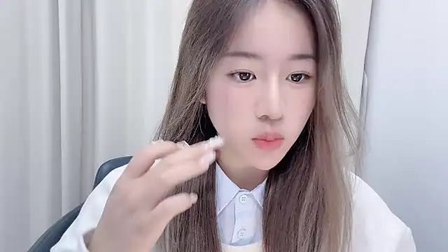 chloe-01 online show from January 22, 2025, 12:27 pm