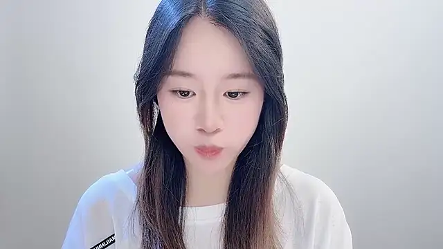 chloe-01 online show from November 11, 2025, 4:01 am