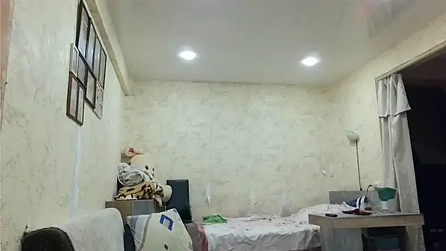 Snapshot of AgnichBan chatting on January 6, 2025, 12:24 pm AgnichBan online show from January 6, 2025, 12:24 pm