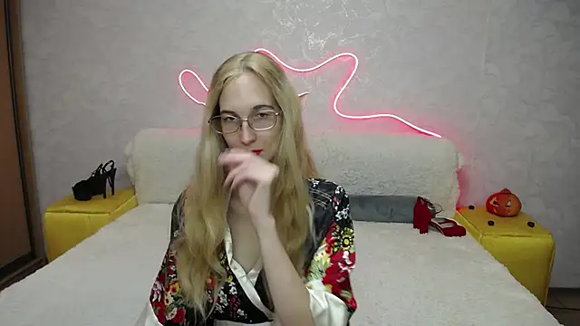 KlaryBrait online show from October 30, 2025, 6:04 am