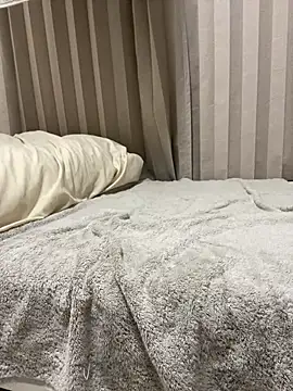 mochi mo chi  online show from November 25, 2025, 3:34 pm