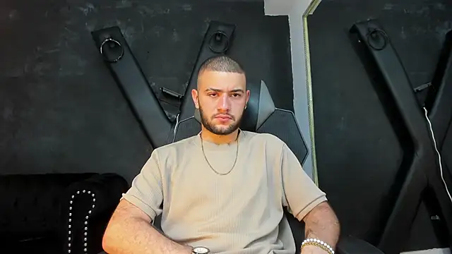 MaximusDick1  online show from September 19, 2025, 3:41 am