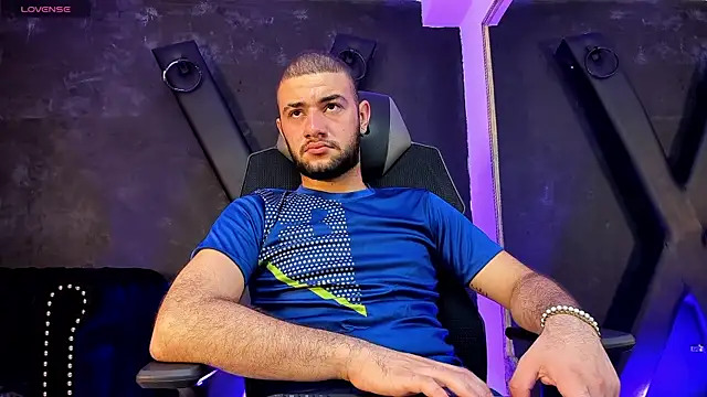 MaximusDick1  online show from September 24, 2025, 3:54 am