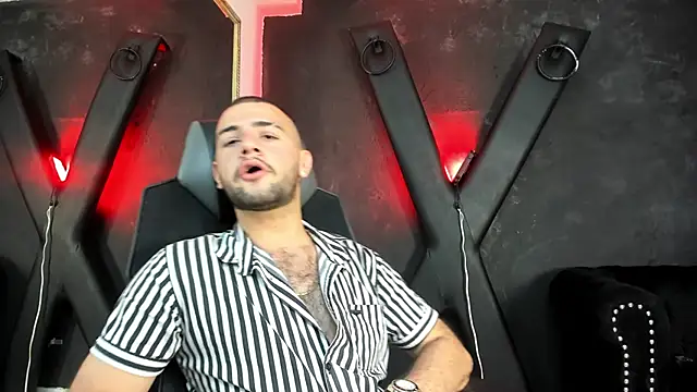 MaximusDick1  online show from September 26, 2025, 3:54 am