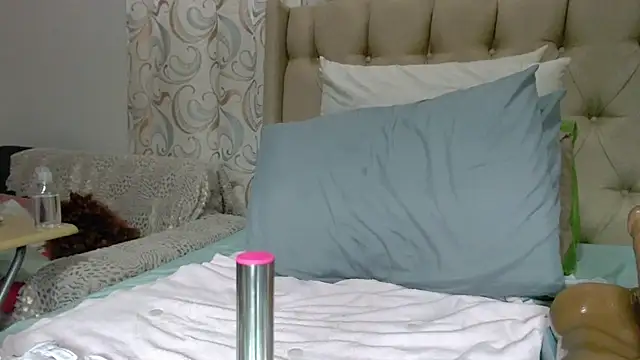 Snapshot of QUEENSHEBAxx01 chatting on February 26, 2026, 8:41 pm QUEENSHEBAxx01 online show from February 26, 2026, 8:41 pm