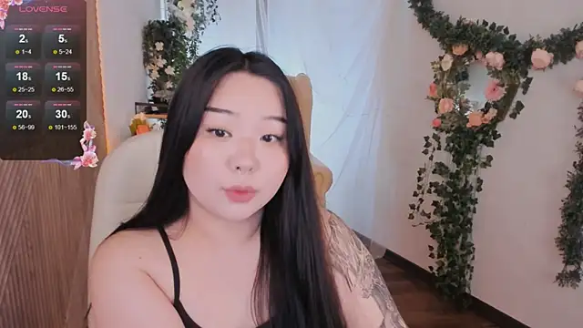 Snapshot of mei_honey_ chatting on January 18, 2025, 1:29 pm mei honey  online show from January 18, 2025, 1:29 pm