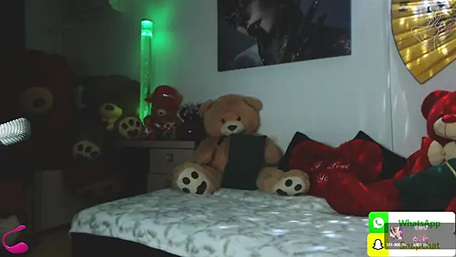 Snapshot of EvelynAisha chatting on March 5, 2025, 7:27 pm EvelynAisha online show from March 5, 2025, 7:27 pm