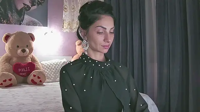 EvelynAisha online show from November 20, 2025, 7:24 pm