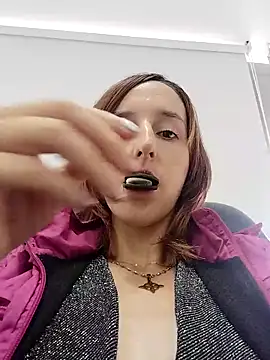 Ambar Roux  online show from November 4, 2025, 8:08 pm