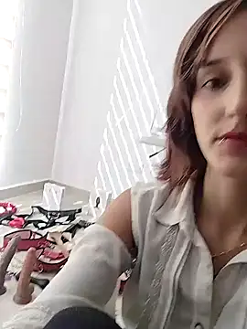 Ambar Roux  online show from November 10, 2025, 1:43 pm