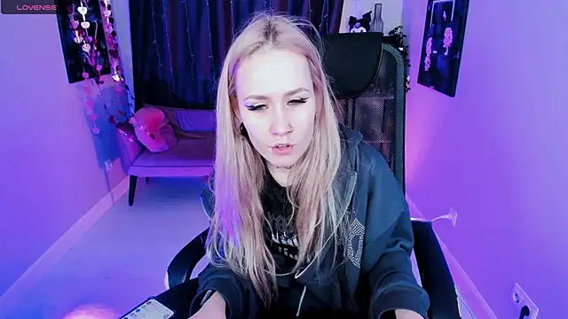 Bunny  of love online show from February 12, 2025, 1:37 pm