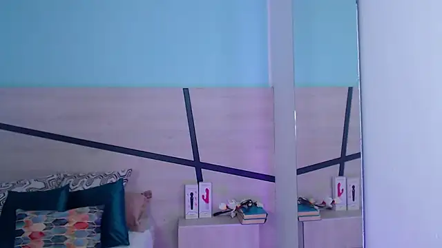 Snapshot of violeta_leon chatting on January 5, 2025, 6:13 am violeta leon online show from January 5, 2025, 6:13 am