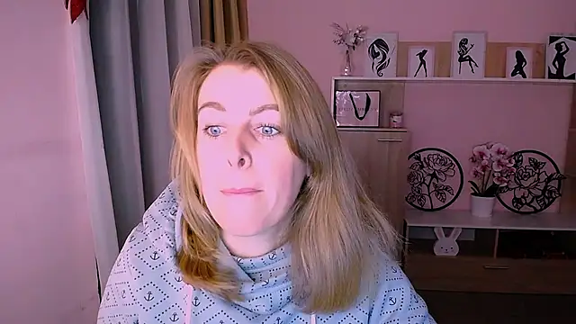 Hot Milady online show from December 17, 2024, 7:40 am