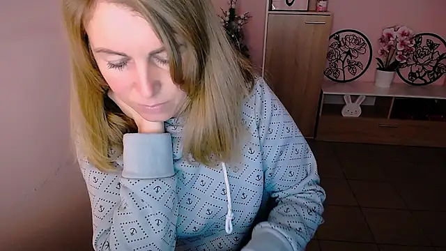 Hot Milady online show from December 19, 2024, 8:13 am