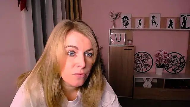 Hot Milady online show from December 24, 2024, 7:39 am