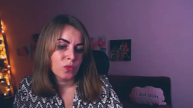 Hot Milady online show from January 31, 2025, 7:39 am